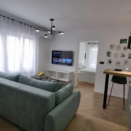 Aquamarine - Free 2 Electric Scooters Apartment